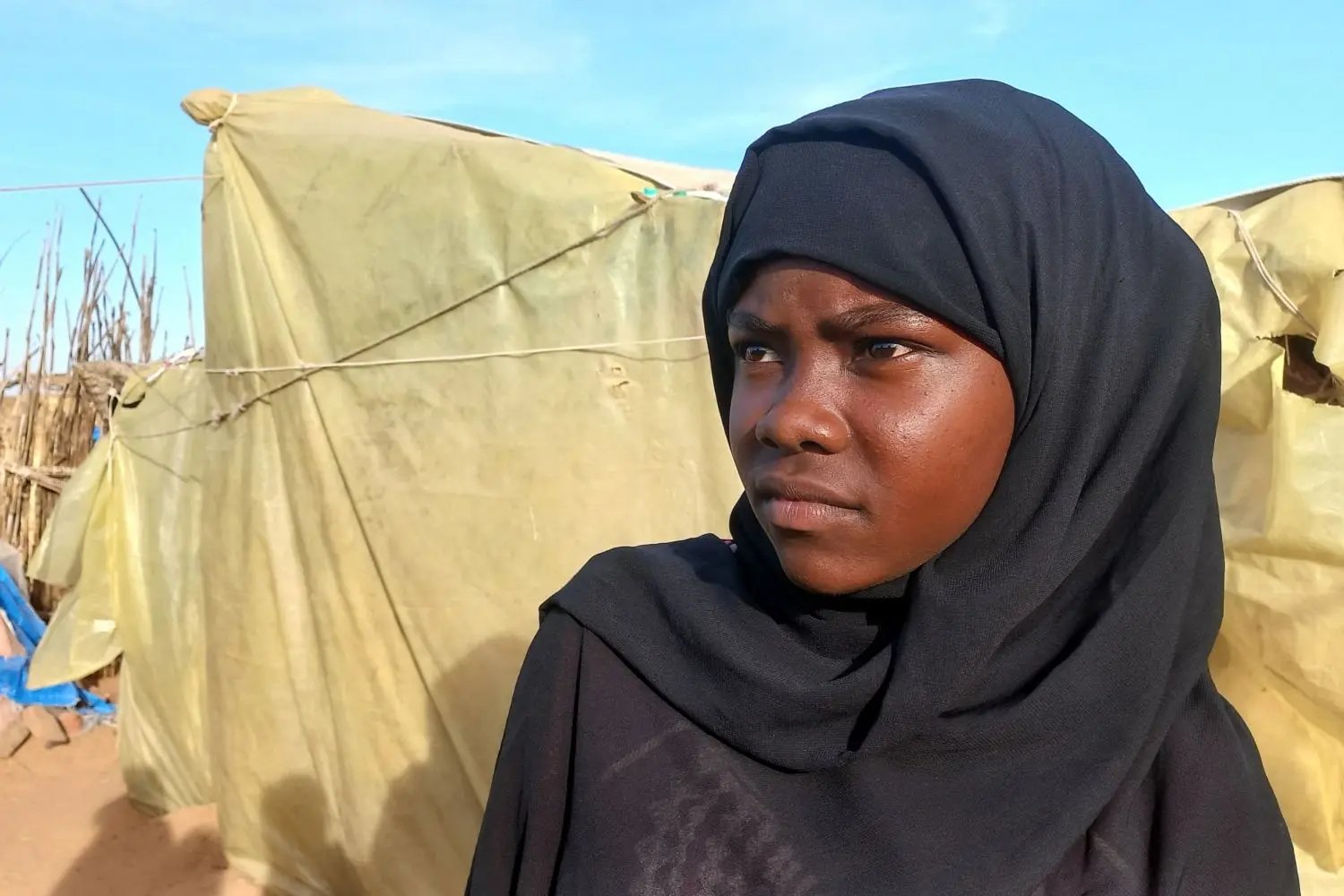 Comme de nombreuses filles soudanaises, Fatima vit dans un camp de réfugié·e·s dans des conditions difficiles.