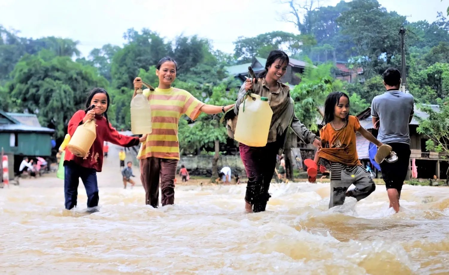 Girls in Vietnam (1)